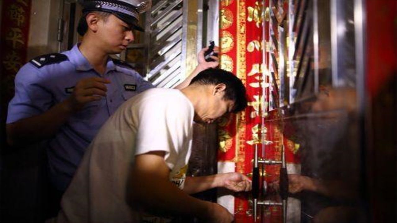 昆明请开锁师傅开了锁后，师傅